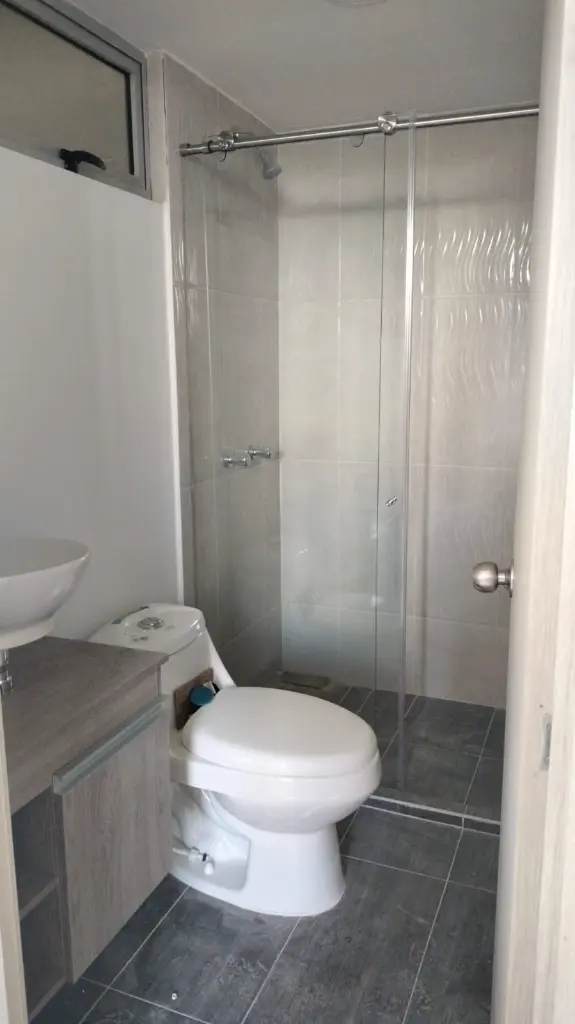 9 Pamplona 3-405 Baño pal.webp