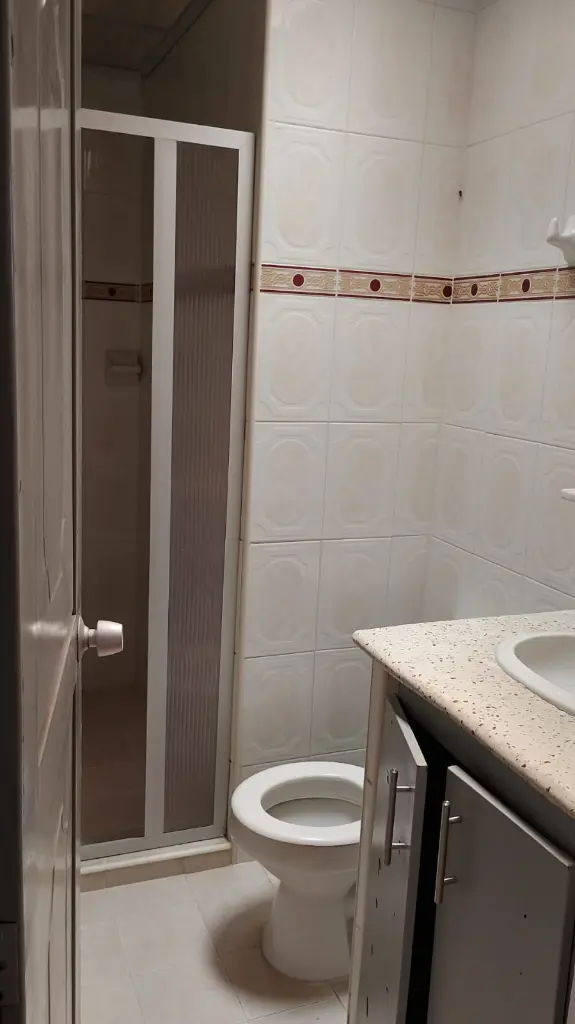 8 Cartago Santa Isabel baño primer piso.webp