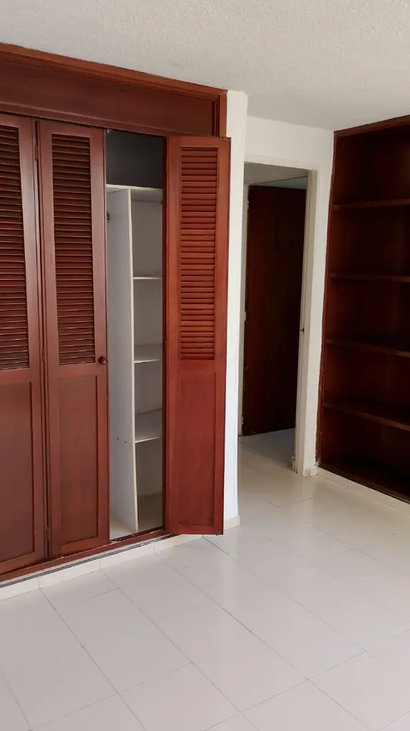 16 Guásimos B-208 closet pal.webp