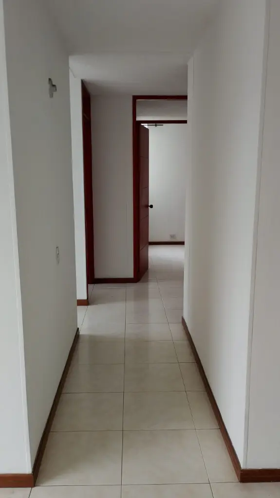 Vapeñas N-304 Hall