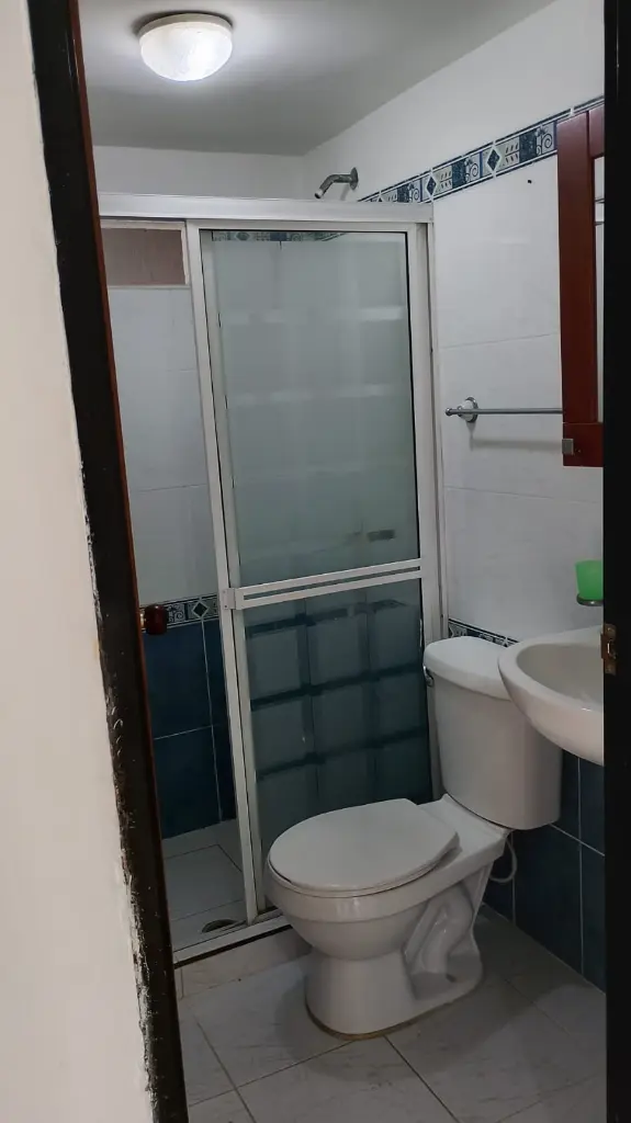 8 Ciudad 2000 baño de estudio.webp