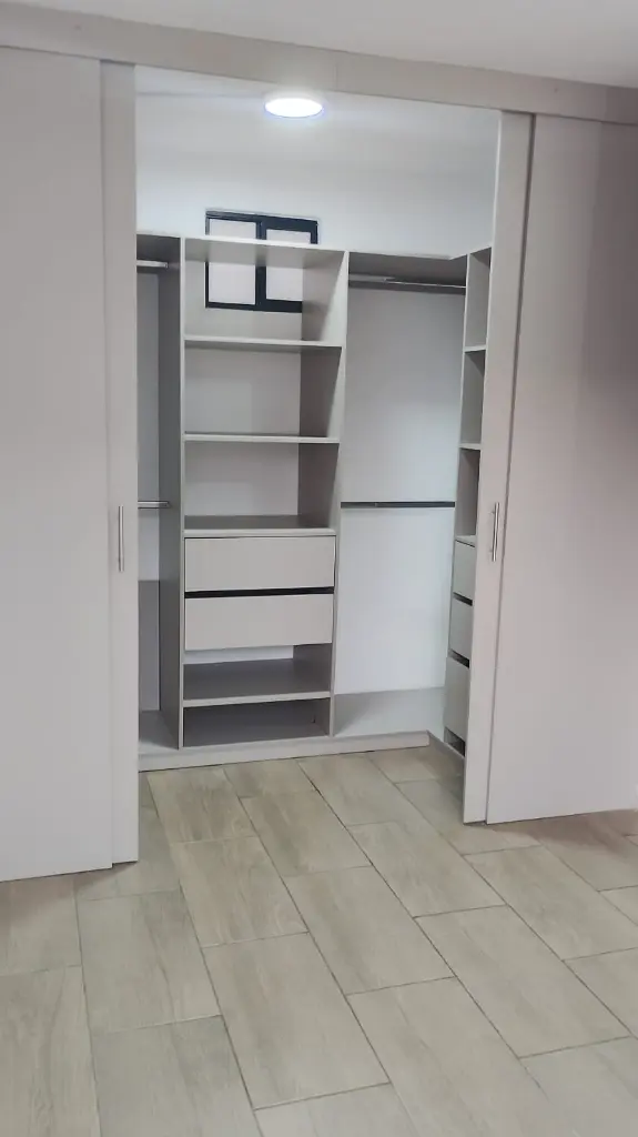 6 Roseto G-310 closet pal.webp