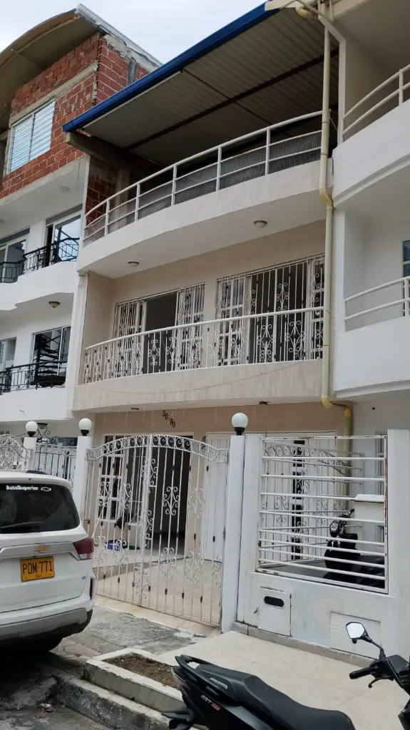 1 Ciudad 2000 casa venta fachada.webp