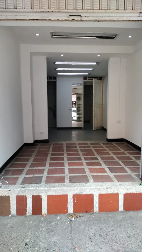 2 Alcaz 272 local izquierda.webp