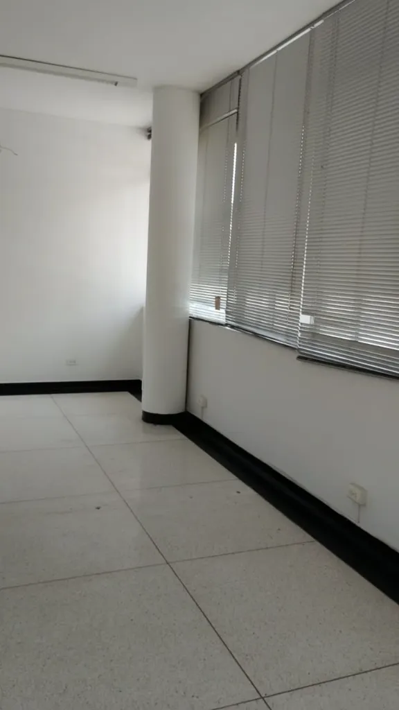 8 Oficina con ventana.webp