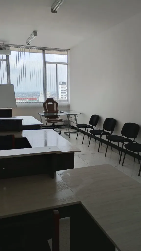 5 Oficina amoblada.webp