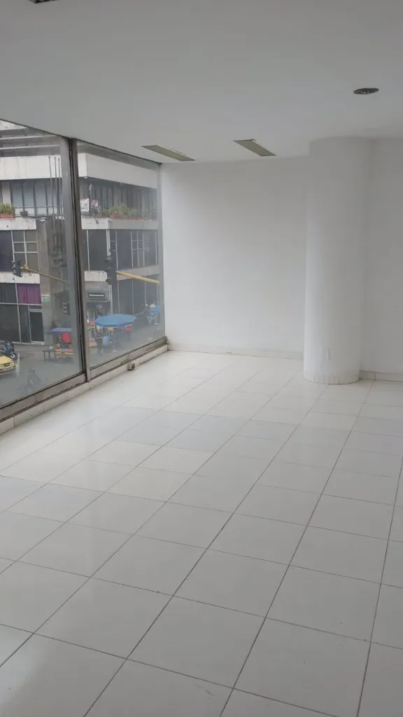 13 oficina piso 02.webp