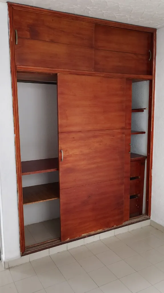 6 Sorrento 20 401 closet 2.webp