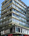 Esquina modernista con letreros Totto (1).webp