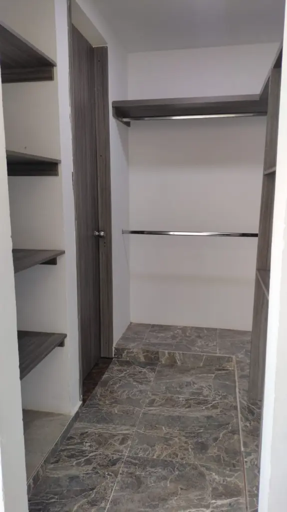 9 Allegra 208 vestier izq.webp