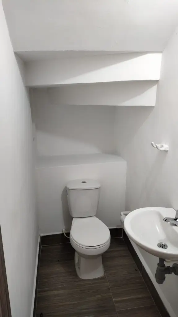 5 Allegra 208 Baño social.webp