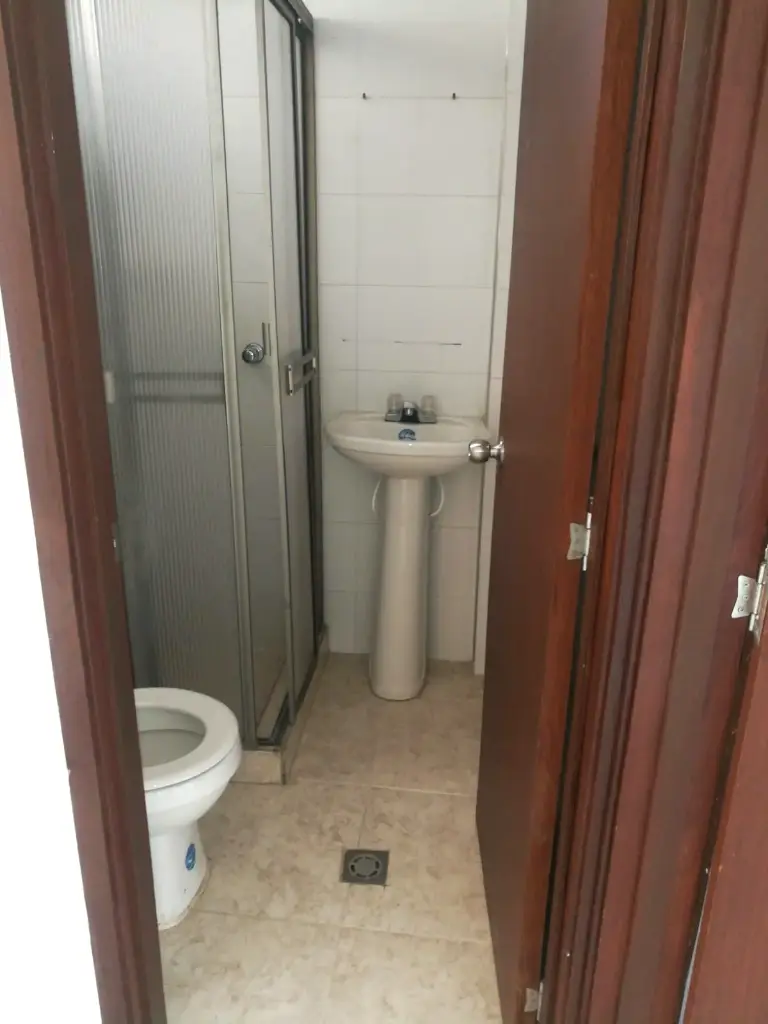 6 CHAMPAG 401 BAÑO SOCIAL.webp