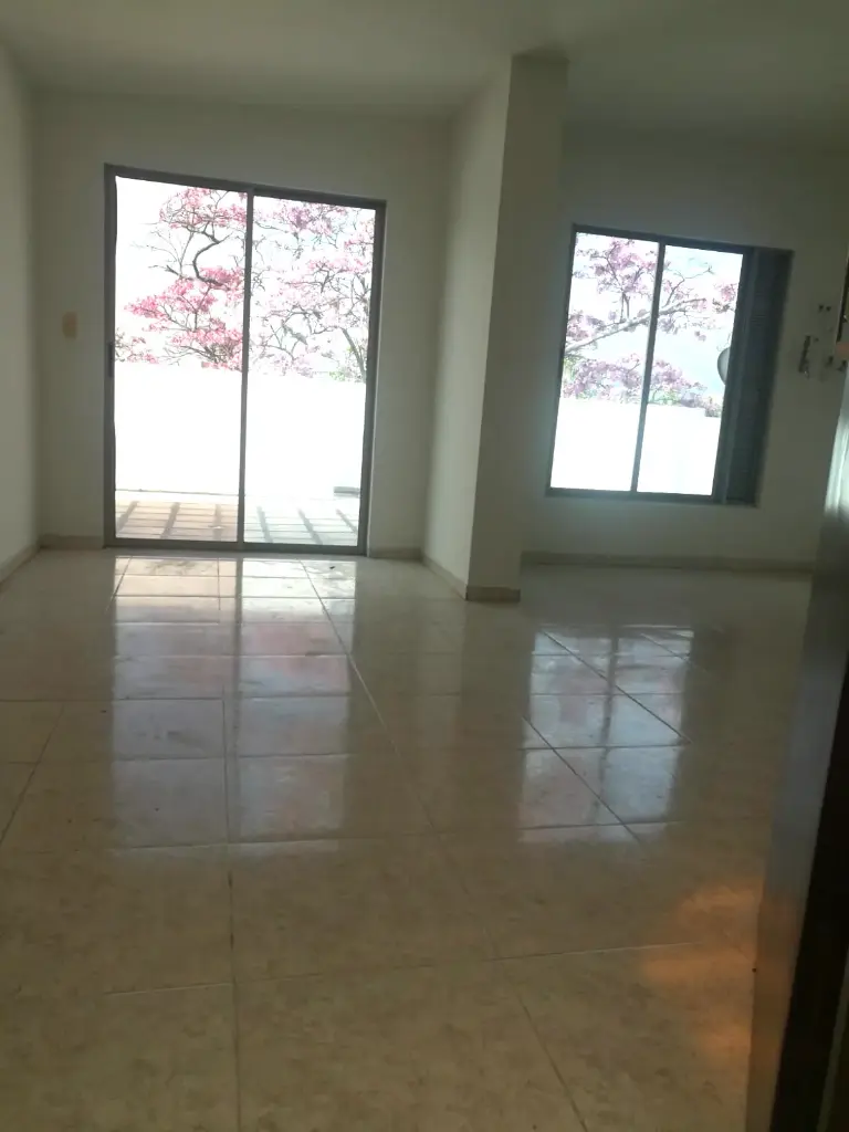 1 CHAMPAG 401 SALA.webp