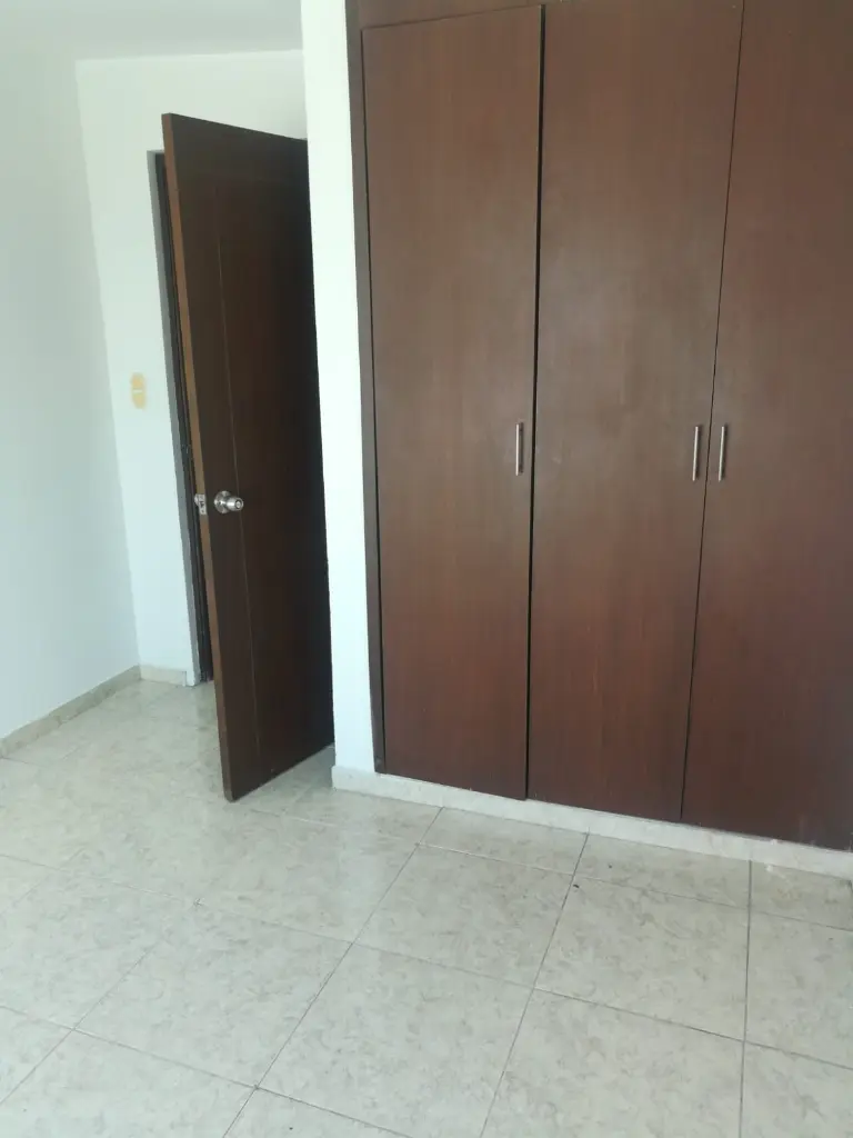 7a CHAMPAG 401 ALBOBA 1 CLOSET.webp